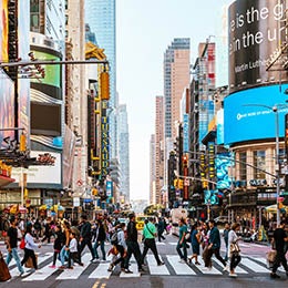 Crowds%20of%20people%20on%20the%20streets%20of%20New%20York%20City,%20USA